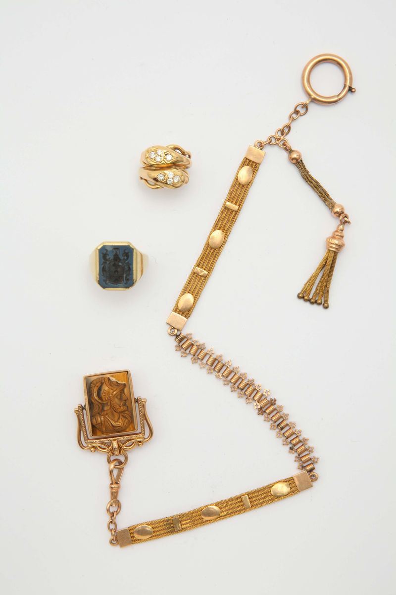 A lot of two rings and a watch chain  - Auction Fine Jewels - I - Cambi Casa d'Aste