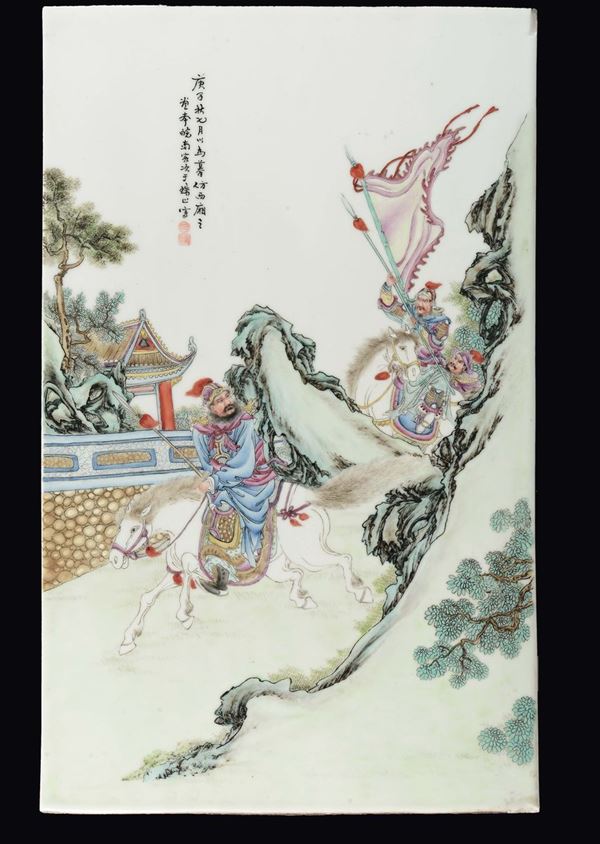 Placca in porcellana policroma raffigurante scena di battaglia, Cina, XX secolo