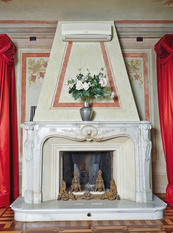 Camino in marmo bianco, XVIII-XIX secolo