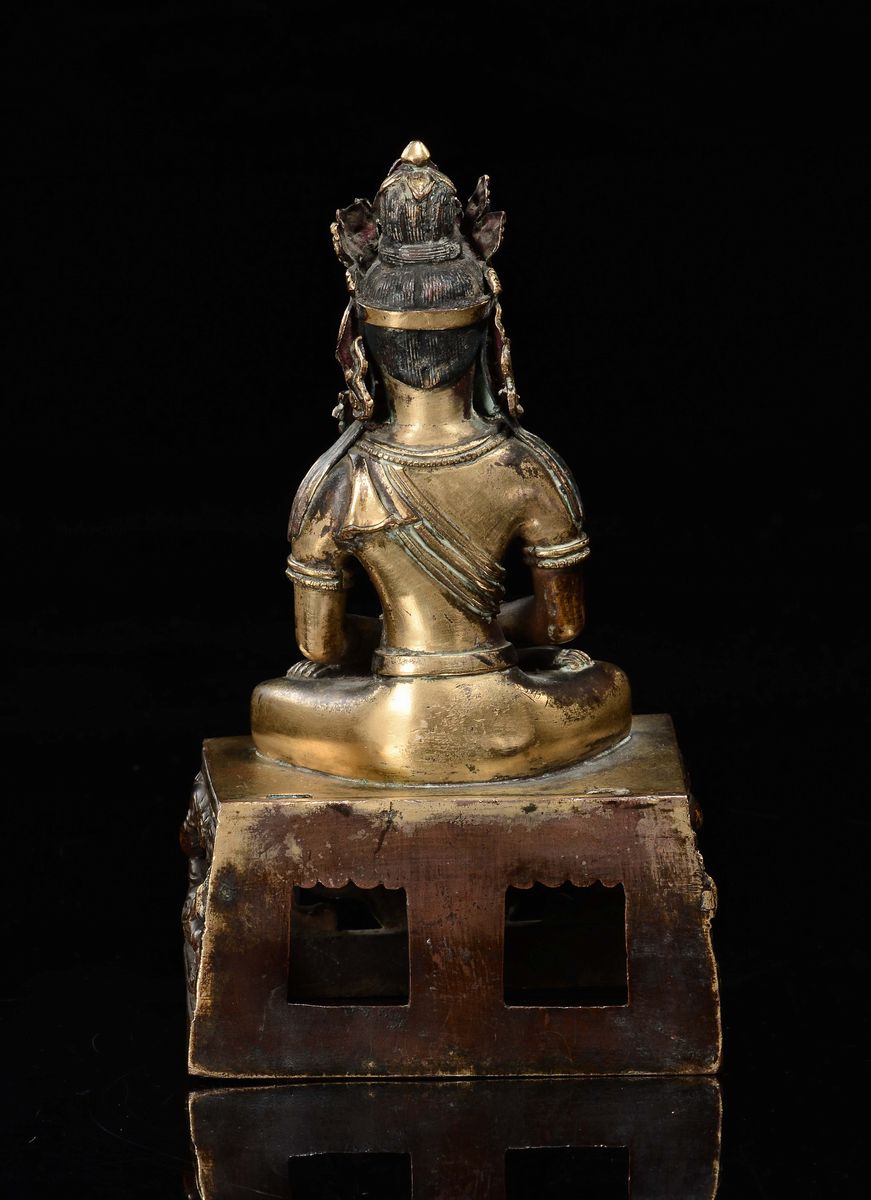 Figura di Amitaya, bronzo dorato, Tibet, periodo Qianlong (1736-1795)