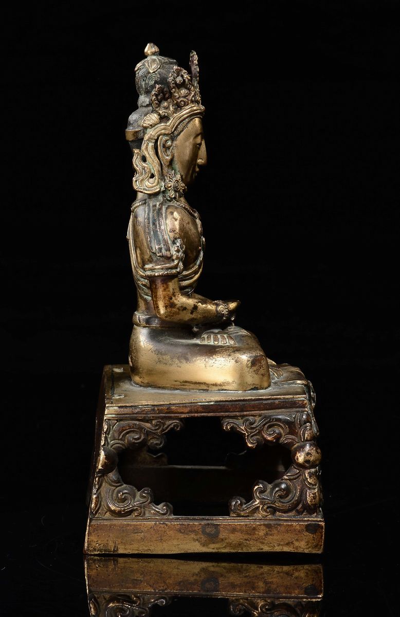 Figura di Amitaya, bronzo dorato, Tibet, periodo Qianlong (1736-1795)