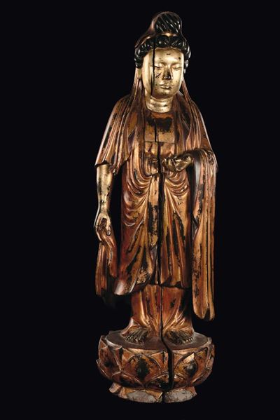 Cina, Dinastia Qing, Grande Guanyin eretta su fiore di loto in legno laccato, XVIII secolo