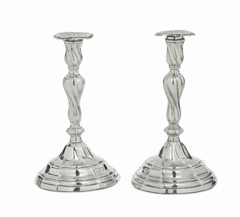 Due candelieri in argento, probabile manifattura milanese del XVIII secolo  - Asta Argenti da Collezione Italiani ed Europei - II - Cambi Casa d'Aste