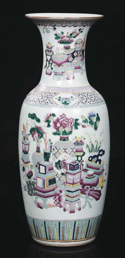 Vaso in Porcellana Policroma con Nature Morte di Vasi con Fiori, Cina, XX Secolo