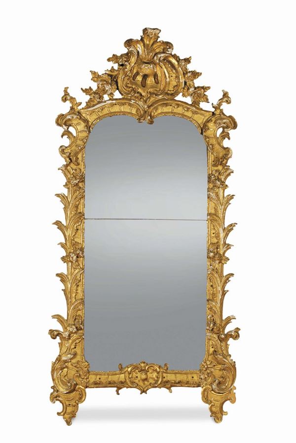 Specchiera  Luigi XIV riccamente intagliata e dorata, Roma XVIII secolo