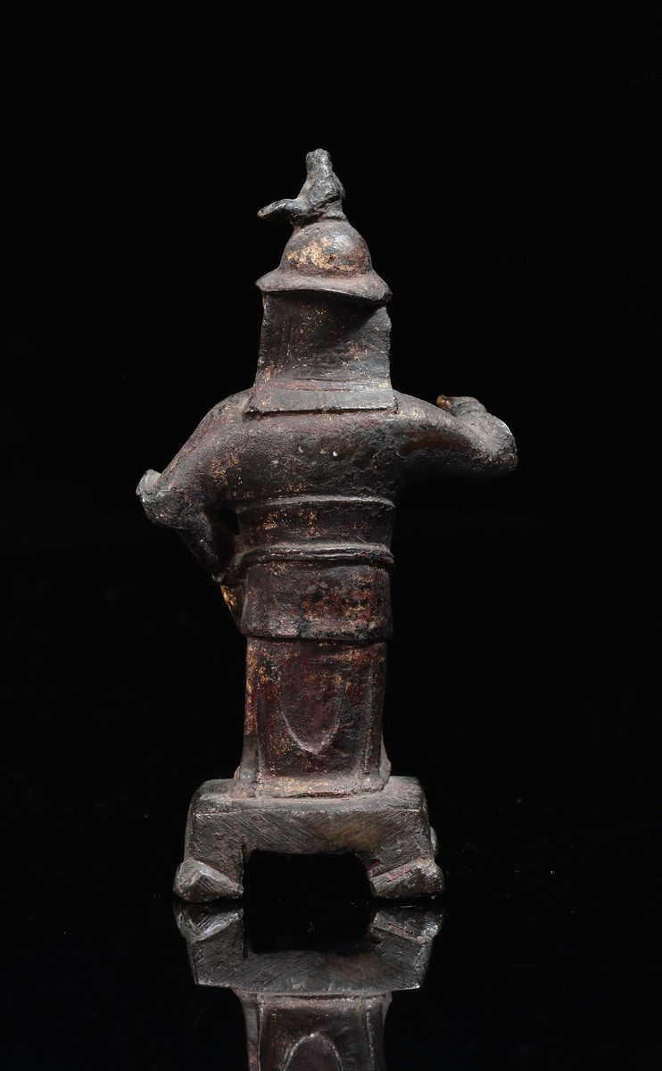 Figura di Guerriero con Elmo in Bronzo con Parziale Doratura, Cina, Dinastia Qing, XVIII Secolo