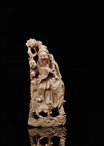 Scultura in Osso Raffigurante Saggio con Fanciullo su Elefante, Cina, Dinastia Qing, XIX Secolo