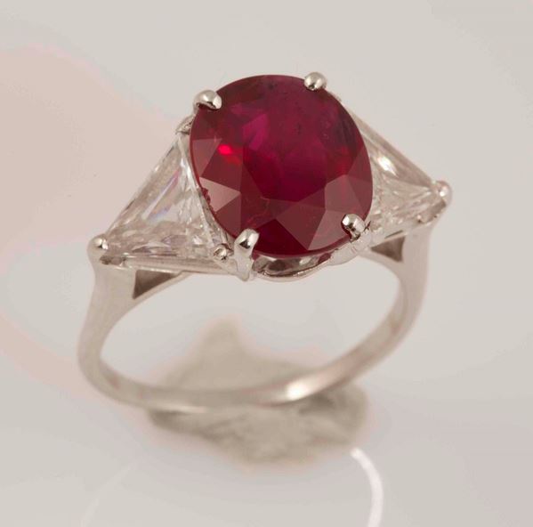 A ruby and diamond ring. The ruby weight ct 4,02 and shows indication of heating