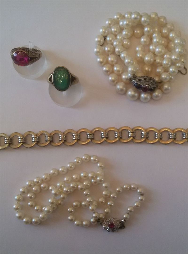 Lotto composto da due collane di perle, un bracciale e due anelli. Oro a basso titolo  - Auction Antique and Old Masters - I - Cambi Casa d'Aste