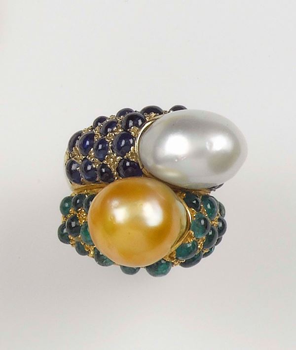 A two cultured pearl, emerald and sapphire cross-over ring