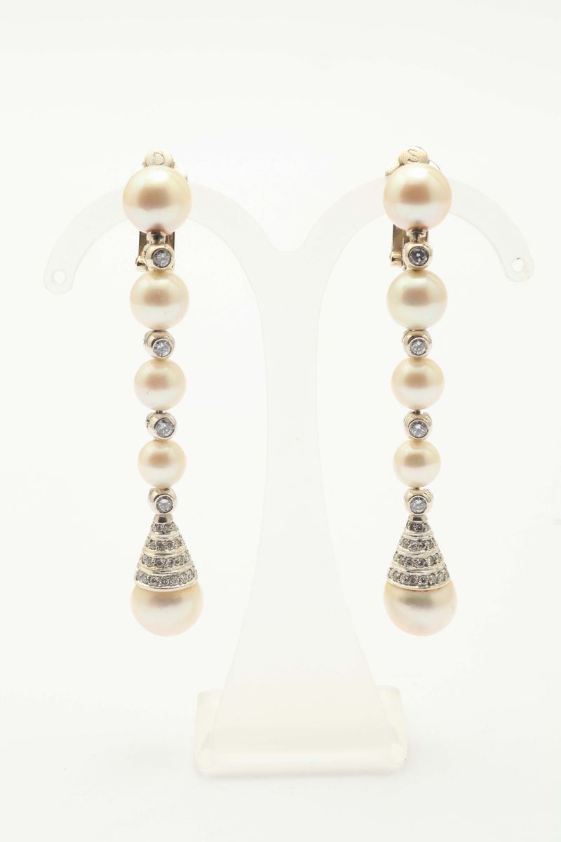 A pair of cultured pearl and diamond pendant earrings  - Auction Fine Jewels - I - Cambi Casa d'Aste