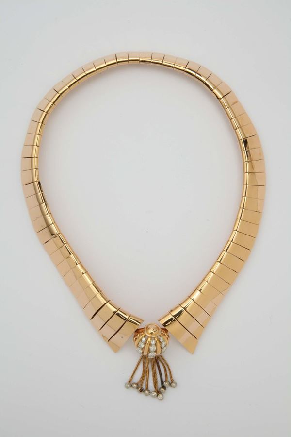 Sterlé. A diamond and gold necklace