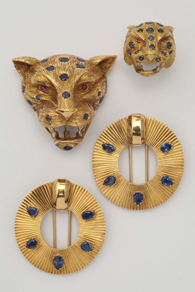 Parure Composta da Anello, Spilla e Due Clips con Zaffiri e Rubini
