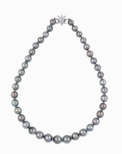 Collana di Perle Grigie Scalari
