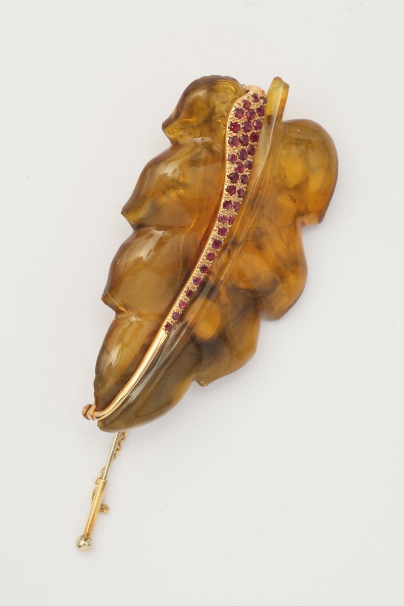 An amber and ruby brooch  - Auction Fine Jewels - I - Cambi Casa d'Aste