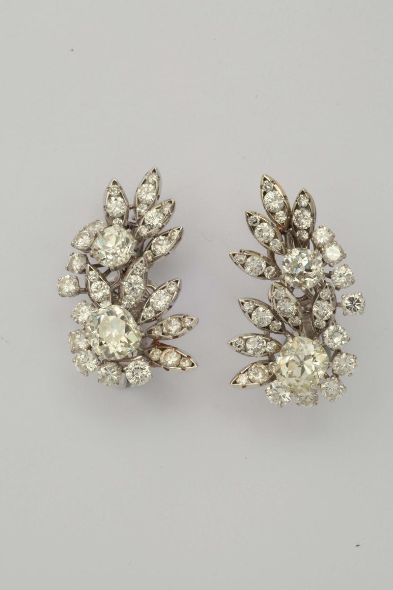 A pair of diamond and gold earrings  - Auction Fine Jewels - I - Cambi Casa d'Aste