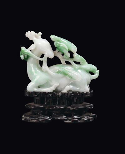 Cina, Dinastia Qing, Cervo in giada verde con rami in rilievo, XIX secolo