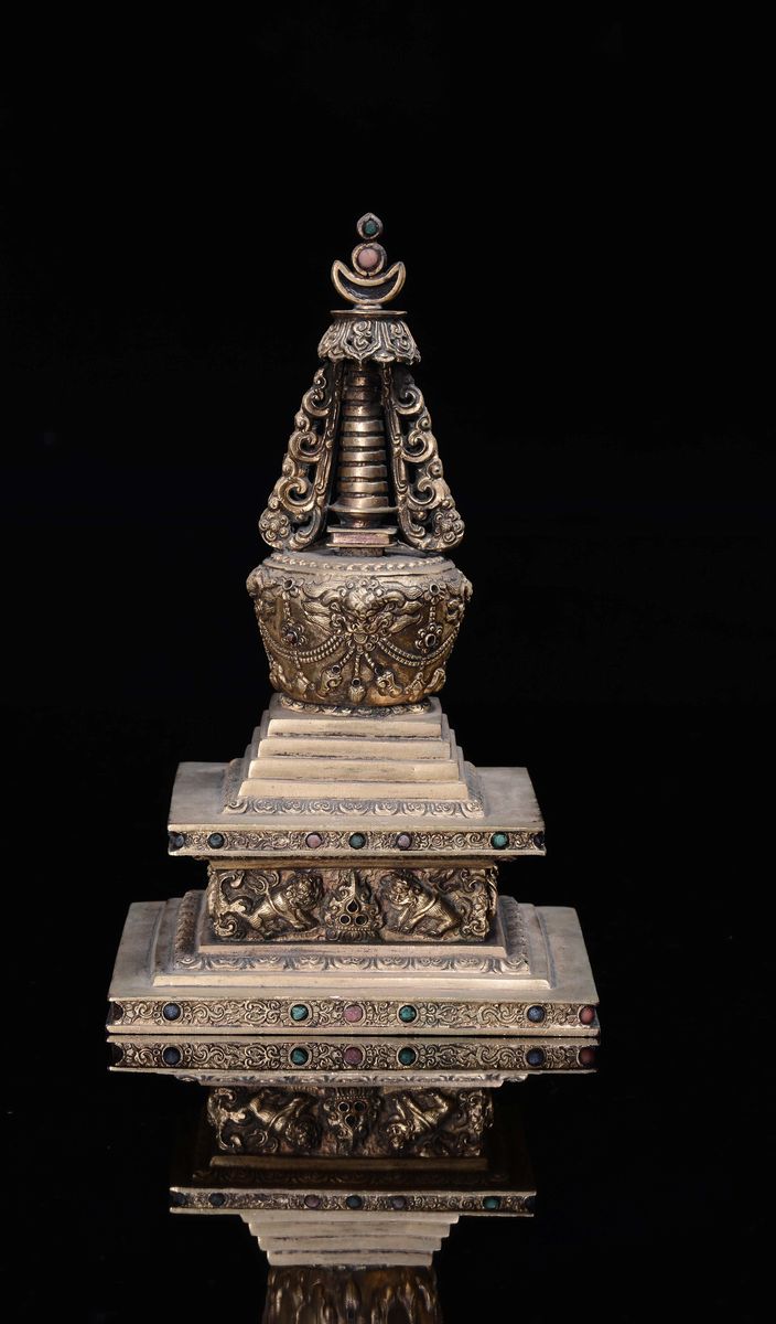Stupa in rame dorato repoussé, Tibet, XVIII secolo