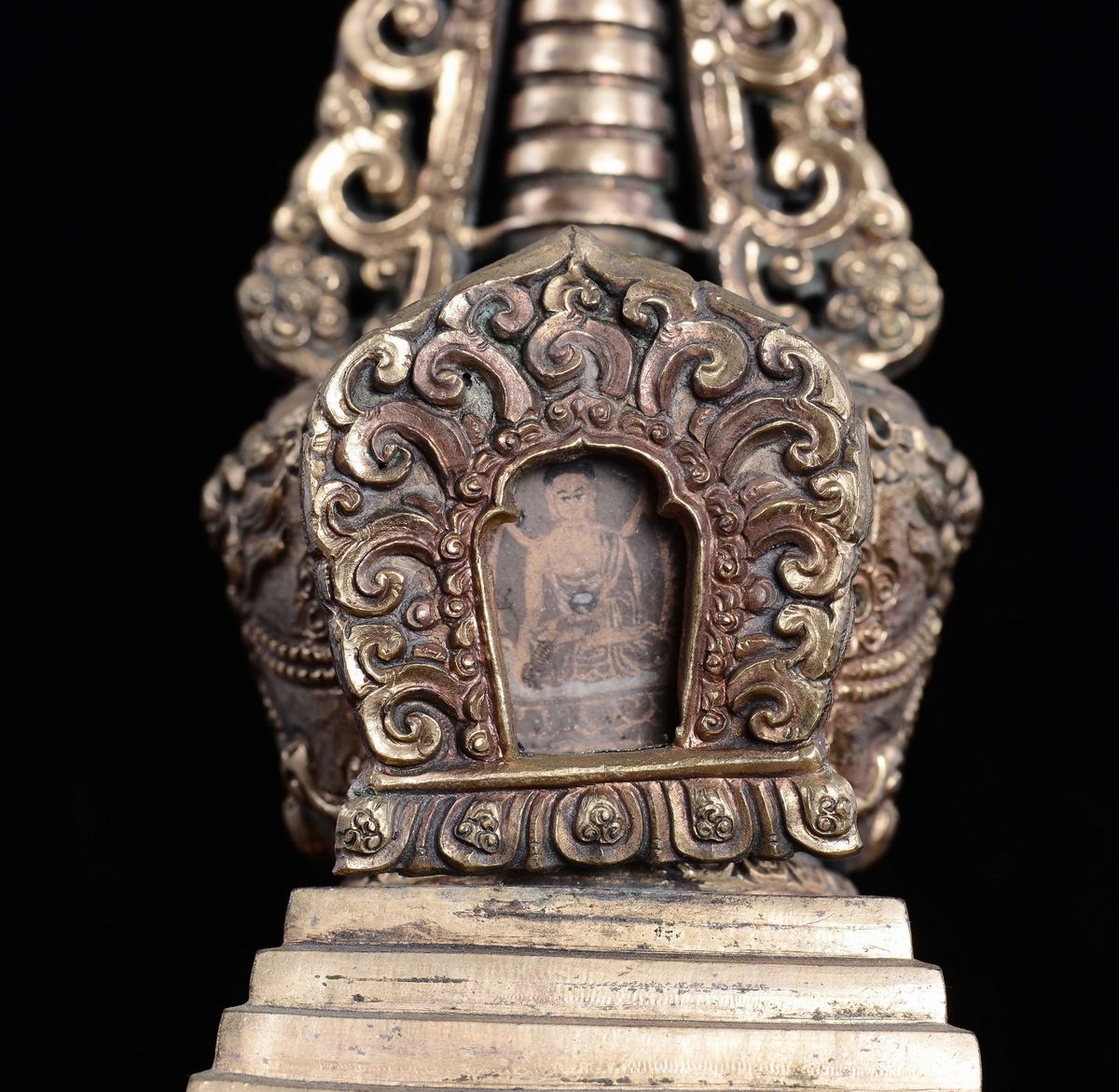 Stupa in rame dorato repoussé, Tibet, XVIII secolo
