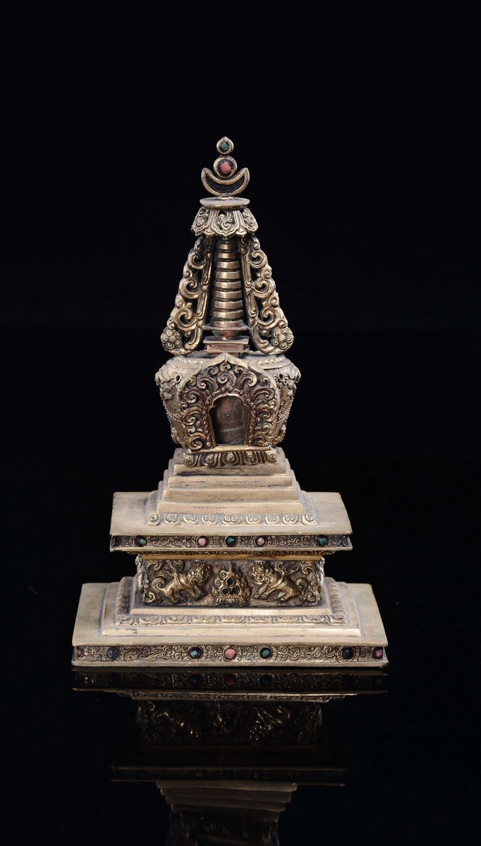Stupa in rame dorato repoussé, Tibet, XVIII secolo