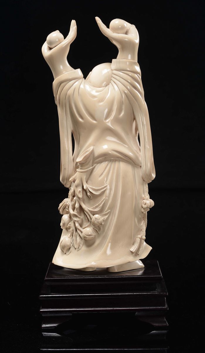 Budai festante, scultura in avorio con frutti e scaccia mosche, Cina, inizio XX secolo