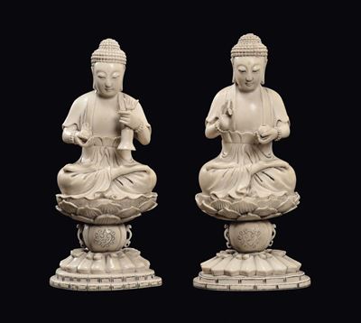 Cina, Dinastia Qing, Coppia di Buddha in avorio su fiori di loto, XIX secolo