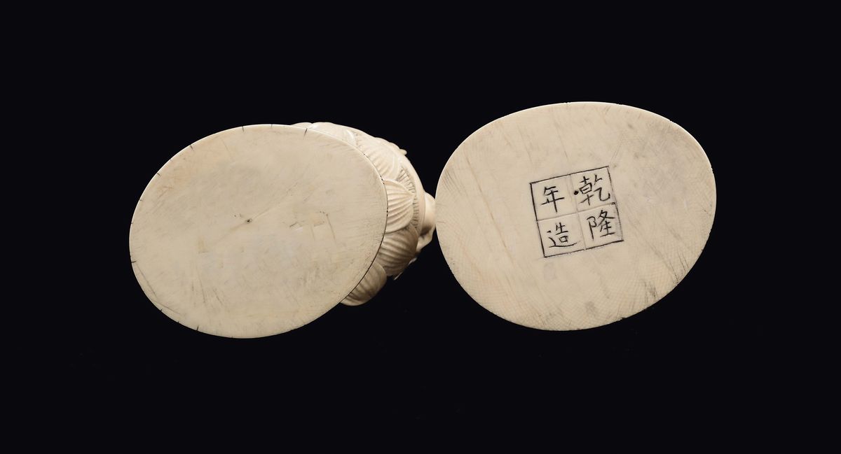 Cina, Dinastia Qing, Coppia di Buddha in avorio su fiori di loto, XIX secolo