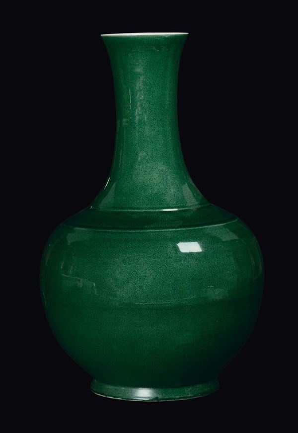 A monochrome emerald green porcelain vase, China, Qing Dynasty, 18th century