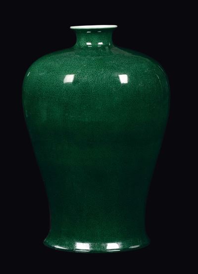 Cina, Giara in porcellana monocroma verde smeraldo, Dinastia Qing, XVIII secolo, marchio Yongzhen...
