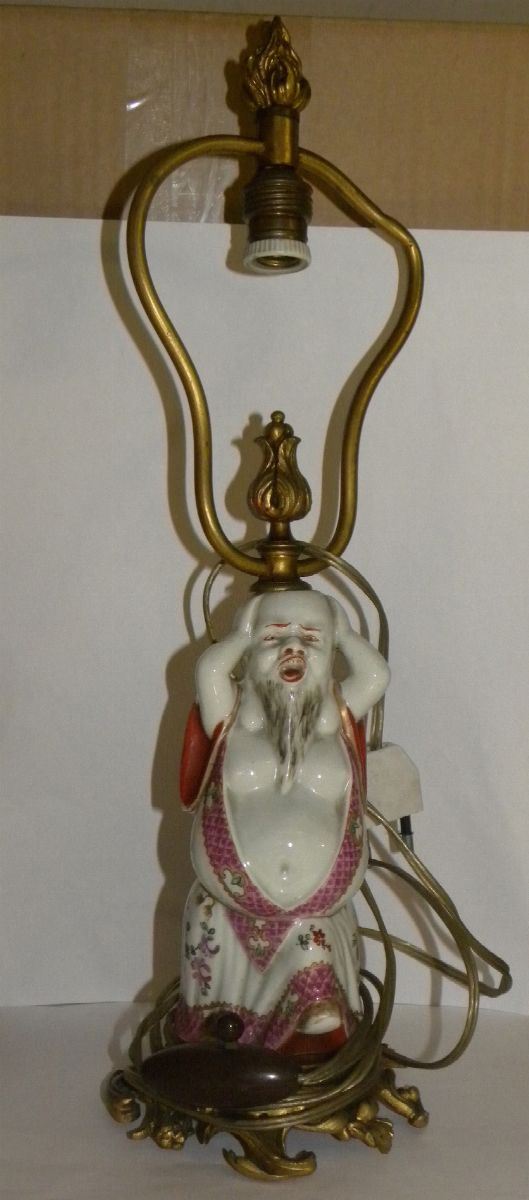 Lumino con figura in porcellana  - Auction Furnishings from the mansions of the Ercole Marelli heirs and other property - Cambi Casa d'Aste
