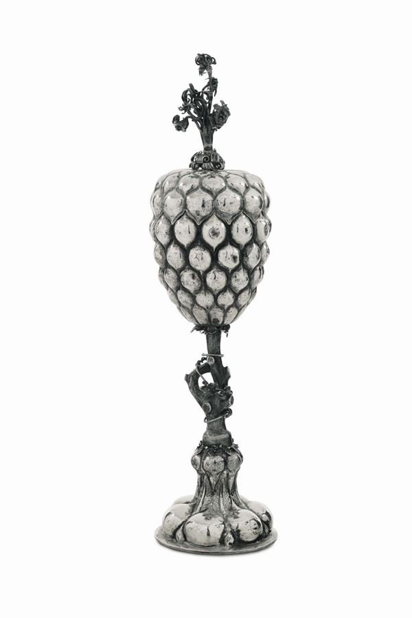Barok Ananaspokal Coppa con coperchio in argento fuso, sbalzato e cesellato con tracce di doratura, bolli di Norimberga 1630 ca. argentiere Friederich Hirschvogel