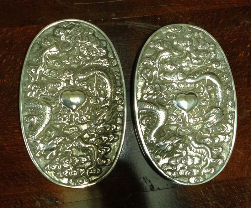 Coppia di coperchi in argento, Cina XX secolo  - Auction Antique and Old Masters - I - Cambi Casa d'Aste