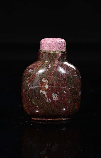 Snuff Bottle in Diaspro con Tappo Rosa, Cina, Dinastia Qing, XIX Secolo