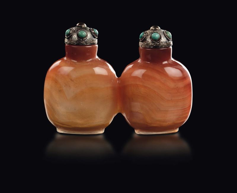Snuff bottle a doppio corpo in agata con tappo con intarsi di turchese, Cina, Dinastia Qing, XIX secolo  - Asta Fine Chinese Works of Art - Cambi Casa d'Aste
