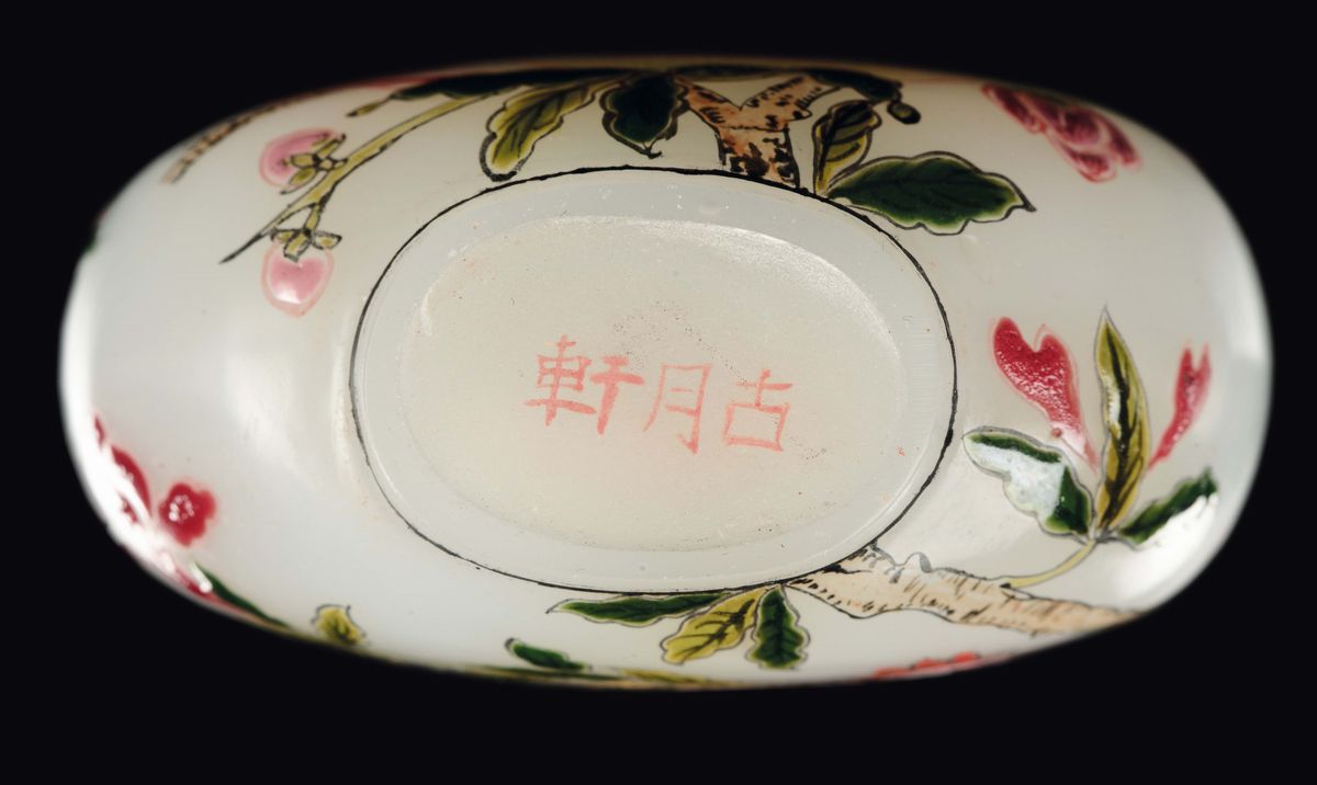 Quattro Snuff Bottles in Vetro Inciso e Dipinto, Cina, XX Secolo