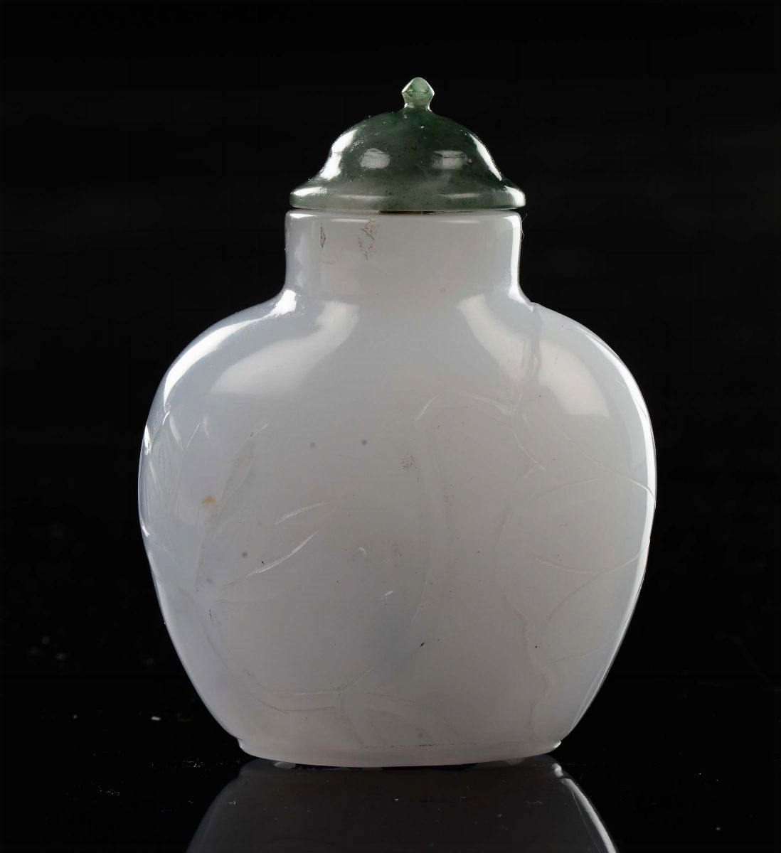 Snuff Bottle in Agata Azzurra Invetriata con Tappo Verde, Cina, Dinastia Qing, XIX Secolo