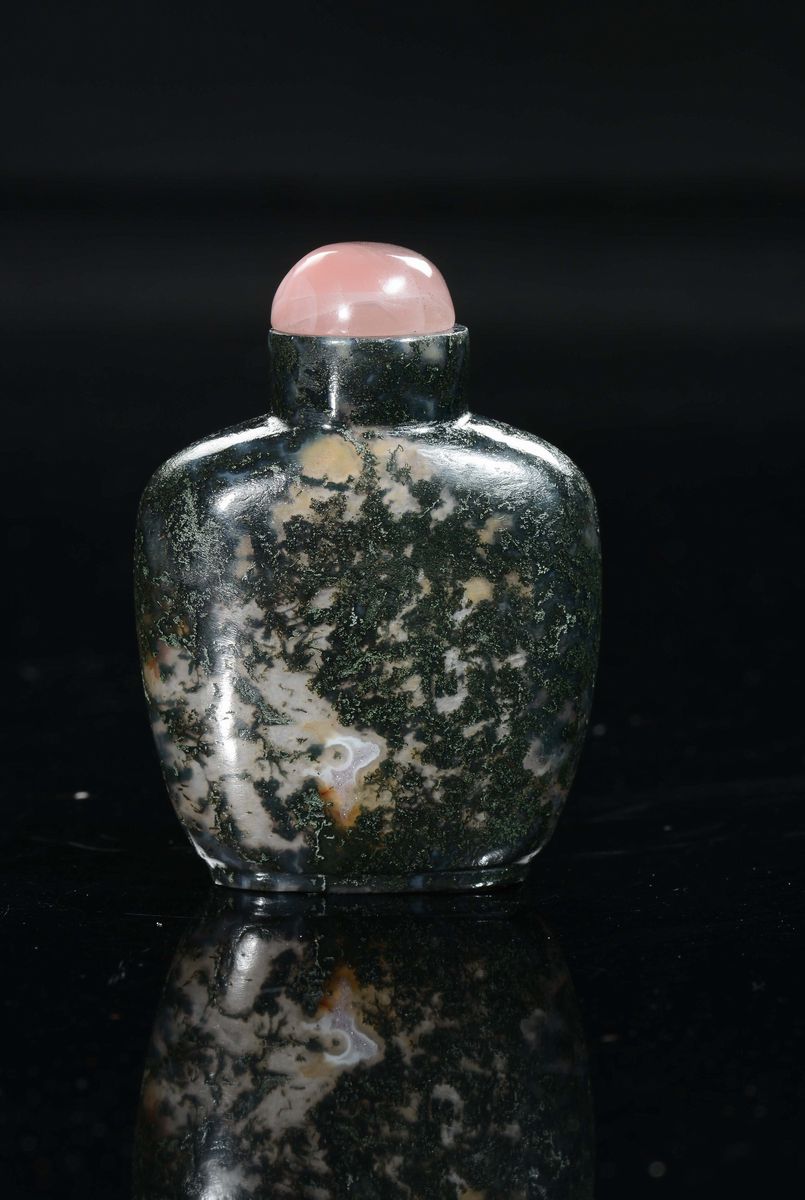 Snuff Bottle in Giada Verde e Russet con Tappo Rosa, Cina, Dinastia Qing, XIX Secolo