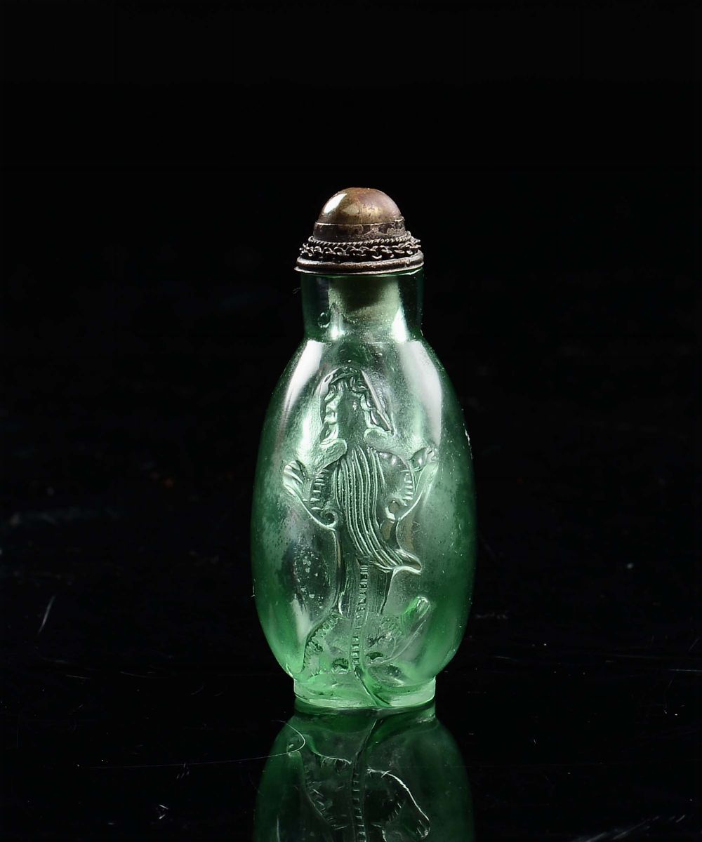Snuff Bottle in Vetro di Pechino Verde con Leoni ai Lati, Cina, Dinastia Qing, XIX Secolo
