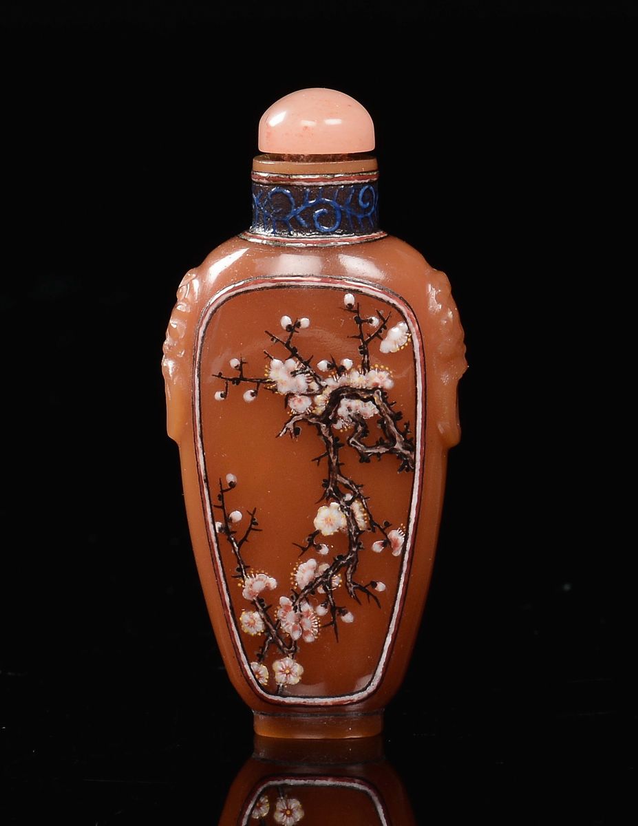 Snuff Bottle in Vetro Ambra Smaltata con Fiori di Ciliegio, Cina, Dinastia Qing, XIX Secolo
