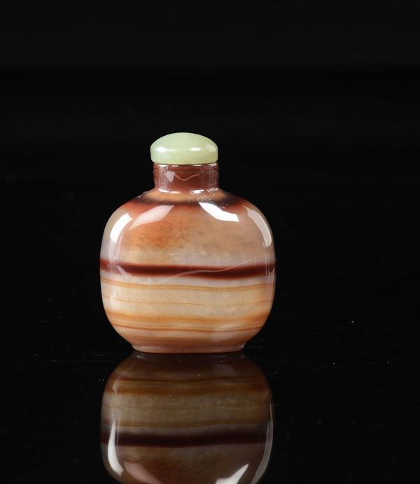 Snuff bottle in agata rigata sulle tonalità del marrone, Cina, Dinastia Qing, XIX secolo