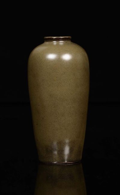Cina, Giara in porcellana monocroma verde scuro, Dinastia Qing, XIX secolo