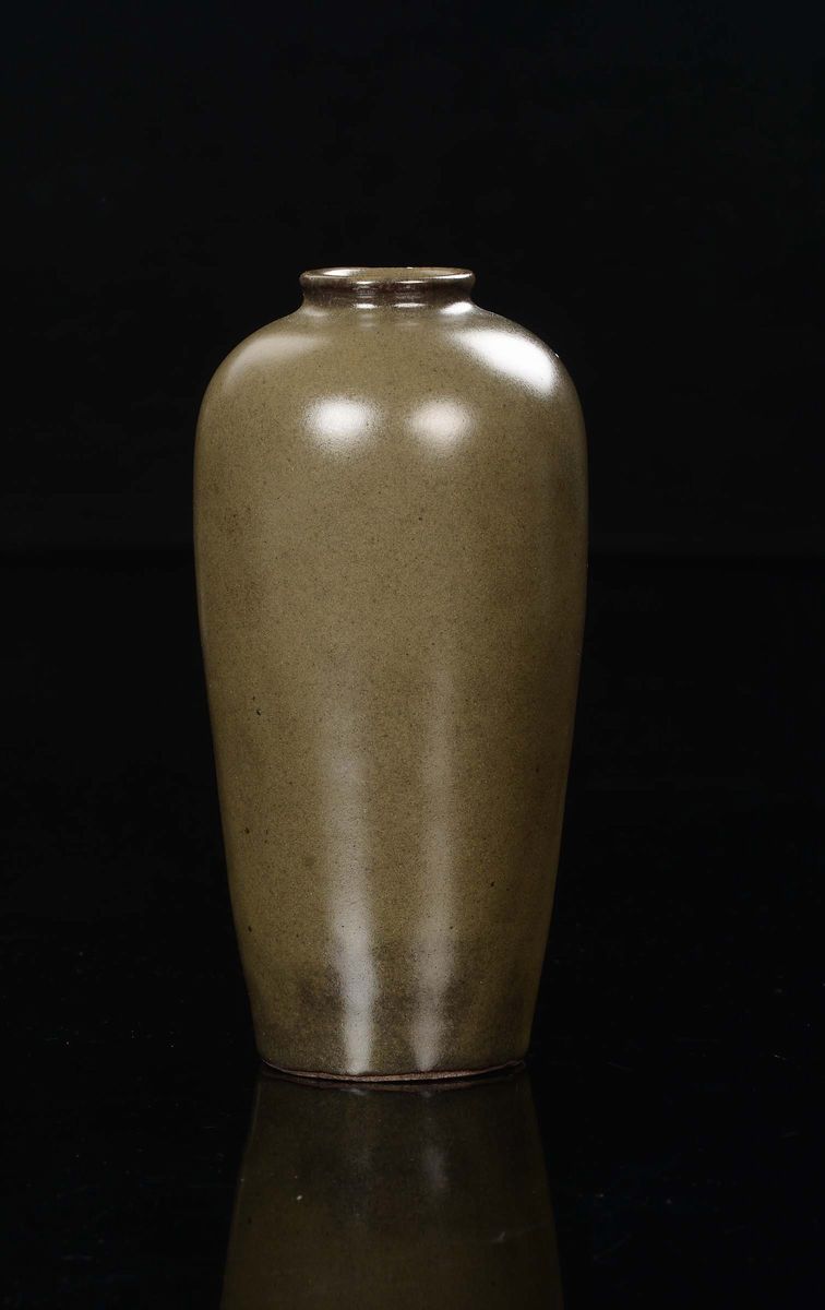 Cina, Giara in porcellana monocroma verde scuro, Dinastia Qing, XIX secolo