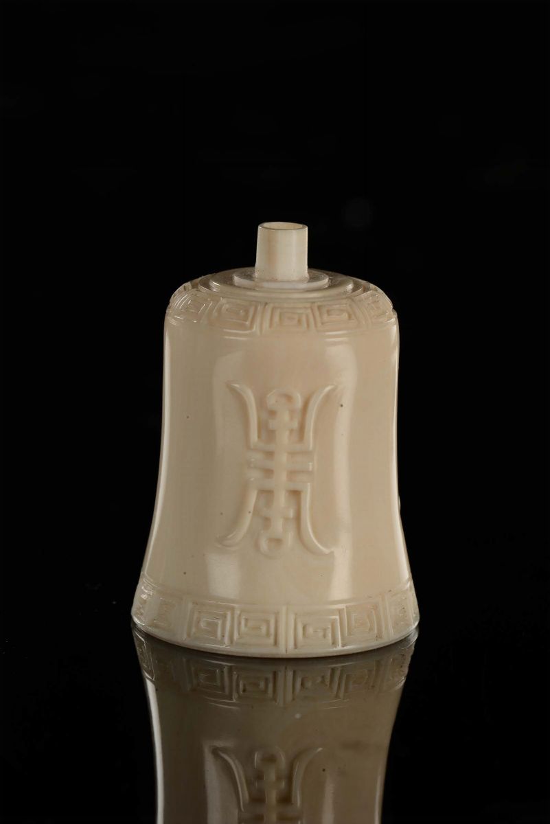 Imbuto con piattino in avorio per snuff bottle, Cina, Dinastia Qing, XIX secolo