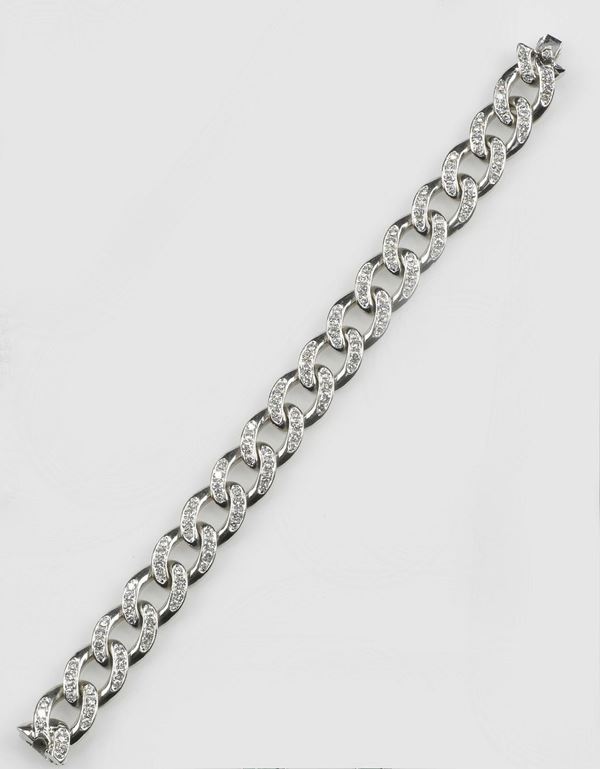 A diamond and gold bracelet. The diamonds weighing approx. 4,50 carats are mounted in yellow rhodium gold 750/1000