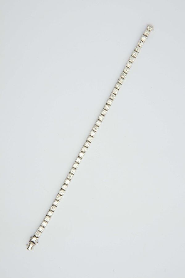 A diamond line bracelet. Total diamond weight ct 9,88