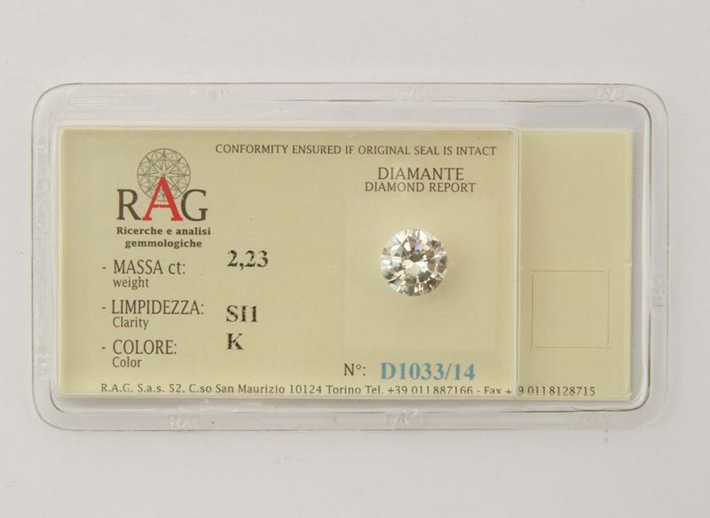 An unmounted diamond ct 2,23; color K; clarity SI1. Report R.A.G. Torino  - Auction Fine Jewels - I - Cambi Casa d'Aste