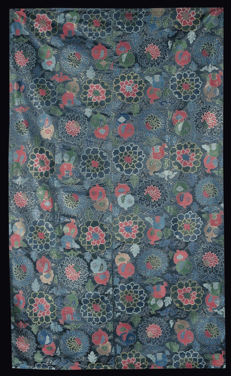 A fabric Kesi blue-ground with gols and red flowers, China, Qing Dynasty, 19th century  - Auction Fine Chinese Works of Art - II - Cambi Casa d'Aste