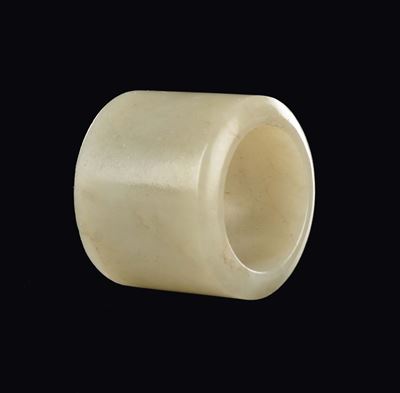 Anello d'arciere in giada Celadon, Cina, Dinastia Qing, epoca Qianlong (1736-1795)