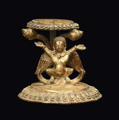 Alzata in bronzo dorato, figura antropozoomorfa, Tibet, XVI secolo