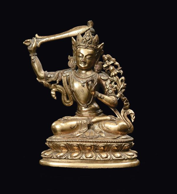 Figura di Manjushri in bronzo dorato su doppio fiore di loto, Tibet, XVIII secolo